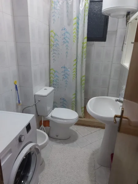 Tirane, jepet me qera apartament 1+1 Kati 11, 70 m² 470 € (Rr.Muhamet Gjollesha)