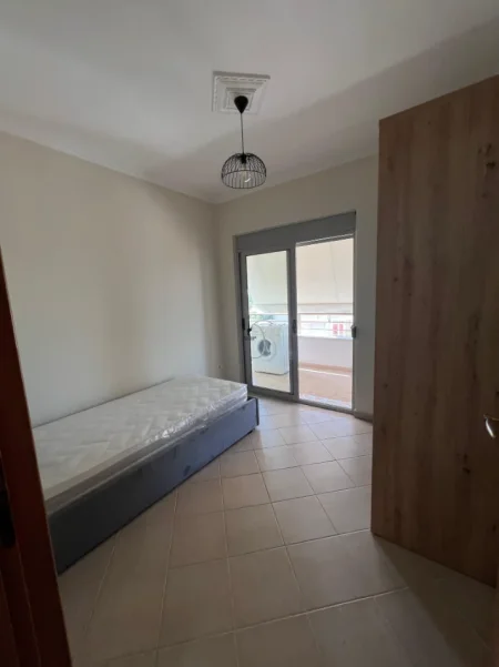 Tirane, jepet me qera apartament 3+1 Kati 5, 110 m² 550 € (FRESKU)