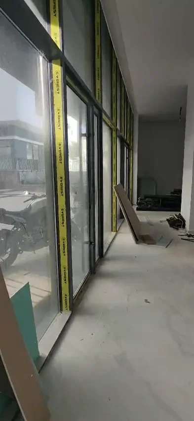 Tirane, jepet me qera ambjent biznesi Kati 0, 200 m² 2.200 € (Rr. Ali Shefqeti)