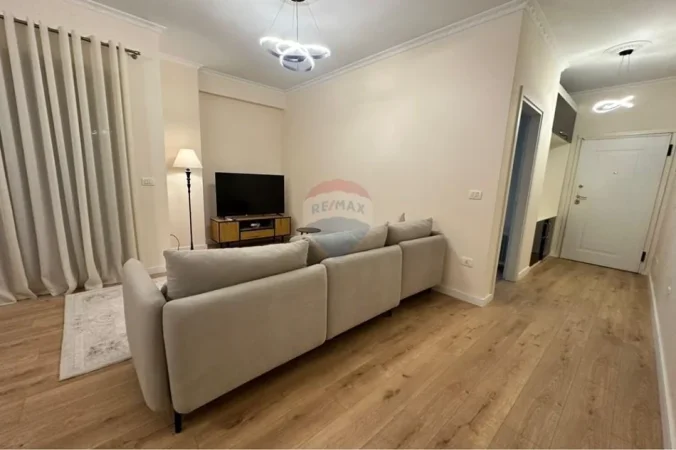 Tirane, jepet me qera apartament 2+1+Ballkon Kati 6, 95 m² 1.000 € (Kompleksi Delijorgji)