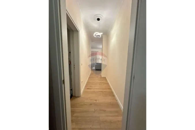 Tirane, jepet me qera apartament 2+1+Ballkon Kati 6, 95 m² 1.000 € (Kompleksi Delijorgji)