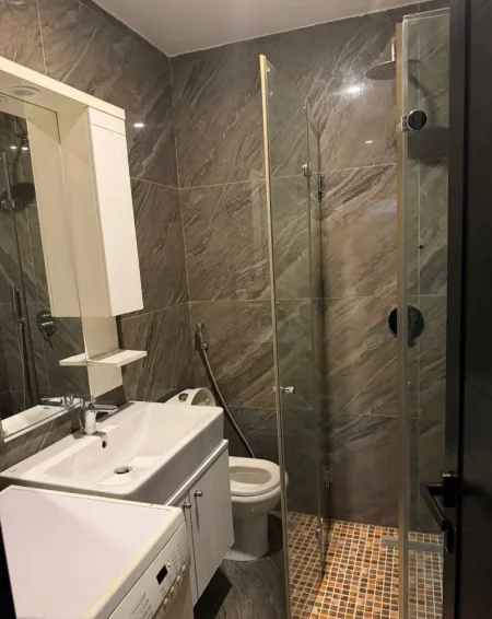 Tirane, jepet me qera apartament 1+1 Kati 1, 70 m² 500 € (BULEVARDI ZOGU I PARE)