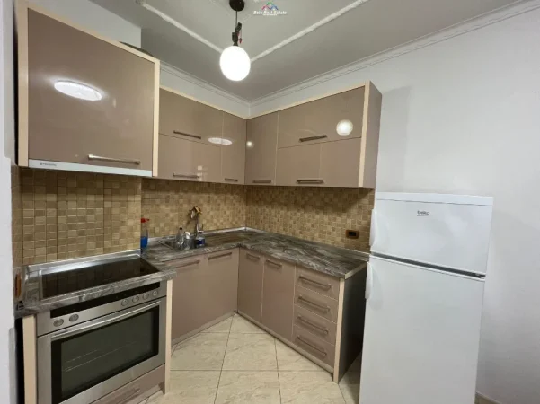 Tirane, jap me qera apartament 1+1+Ballkon Kati 3, 74 m² 530 € (dritan hoxha)