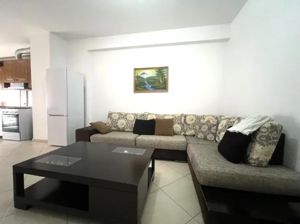 🏡 Jepet me Qera Apartament 2+1+2 ne Astir tek Vila L,  400 Euro