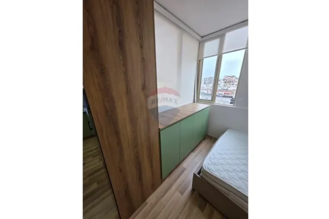 Tirane, jepet me qera apartament 1+1 , 38 m² 400 € (Rruga e Elbasanit)