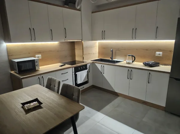 Tirane, jepet me qera apartament 1+1+Ballkon Kati 7, 67 m² 530 € (Urban Gate)