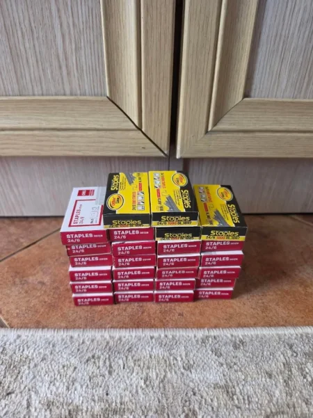 Tirane, shes Produkte te ndryshme kancelarie 40 mij LEK gjitha 40 €