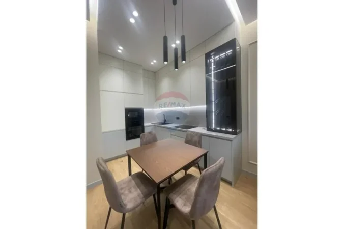 Tirane, jepet me qera apartament 1+1+Ballkon Kati 4, 73 m² 900 € (Rruga e Kavajes)