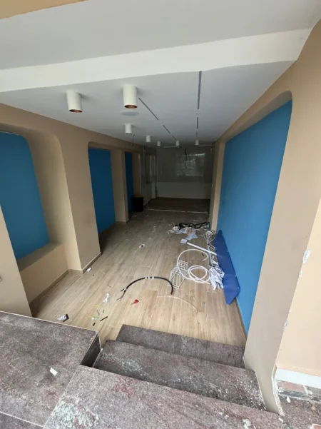 Tirane, jepet me qera dyqan , 60 m² 1800 € (SHESHI SKENDERBEJ)