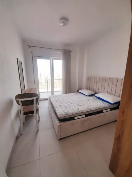 Tirane, jepet me qera Apartament 2+1, Kati 5, Mobiluar ,Çmimi 50.000 Lekë të Reja, LAPRAKË, Tiranë.