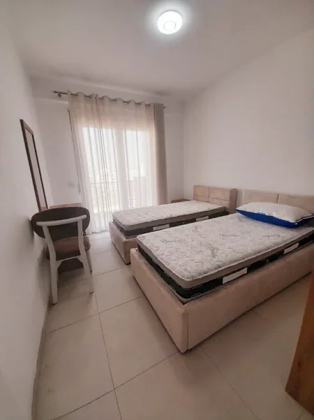 Tirane, jepet me qera Apartament 2+1, Kati 5, Mobiluar ,Çmimi 50.000 Lekë të Reja, LAPRAKË, Tiranë.