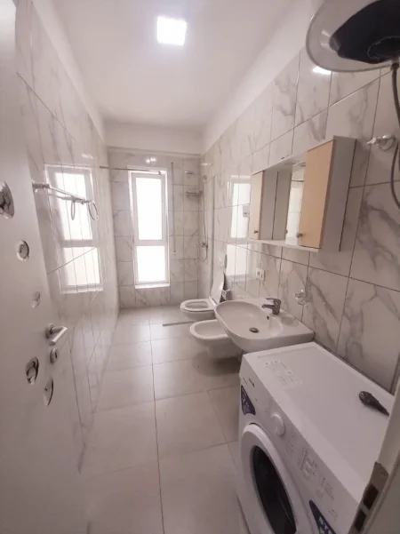 Tirane, jepet me qera Apartament 2+1, Kati 5, Mobiluar ,Çmimi 50.000 Lekë të Reja, LAPRAKË, Tiranë.