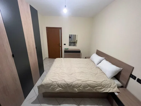 Tirane, jepet me qera apartament 1+1 Kati 4, 65 m² 550 € (Rruga Mikel Maruli)