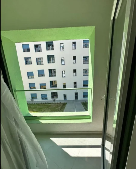 Tirane, jepet me qera apartament 1+1 Kati 2, 50 m² 450 € (Ali Demi Kompleksi Kadiu)