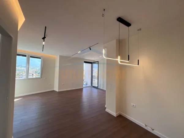 Tirane, shitet apartament 2+1+Ballkon Kati 4, 79 m² 235.000 € (Brryli)