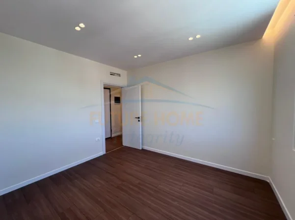 Tirane, shitet apartament 2+1+Ballkon Kati 4, 79 m² 235.000 € (Brryli)