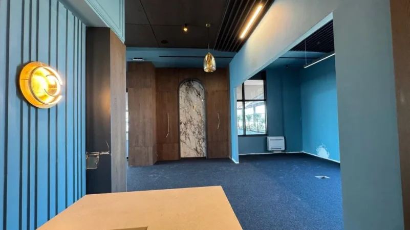 Tirane, jepet me qera zyre Kati 8, 1.000 m² 10.000 € (Spitali amerikan 3)