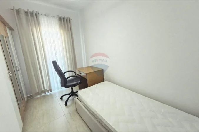 Tirane, jepet me qera apartament 2+1+Ballkon , 80 m² 675 € (Rruga Dritan Hoxha)