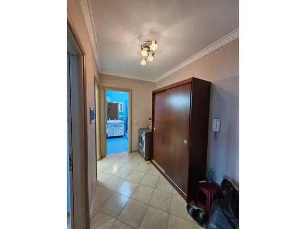 Tirane, jepet me qera apartament 2+1 Kati 3, 105 m² 580 € (JORDAN MISJA)