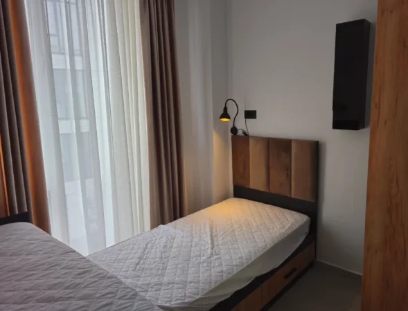 Tirane, jepet me qera apartament 2+1 Kati 1, 100 m² 1.350 € 