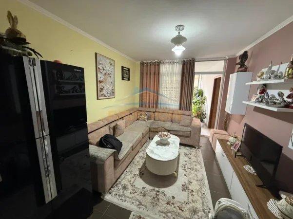 Tirane, shitet apartament 2+1+Ballkon Kati 2, 74 m² 130.000 € (Unaza e Re)