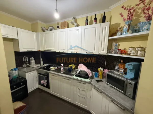 Tirane, shitet apartament 2+1+Ballkon Kati 2, 74 m² 130.000 € (Unaza e Re)