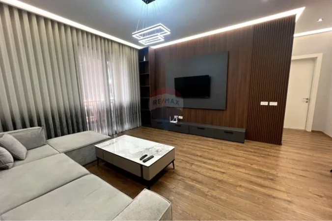 Tirane, jepet me qera apartament 1+1+Ballkon , 80 m² 1.000 € (Kompleksi Delijorgji)