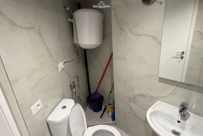 Tirane, jepet me qera apartament 1+1 Kati 1, 65 m² 520 € (Rruga Sitki Cico)