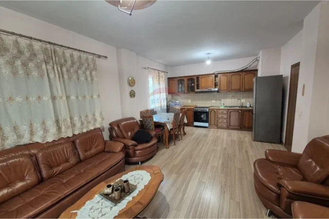 Tirane, jepet me qera apartament 2+1 Kati 2, 90 m² 580 € (Komuna e Parisit)