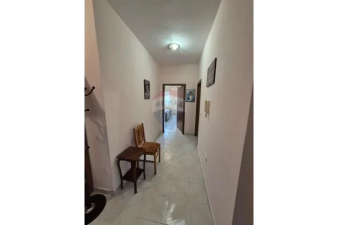 Tirane, jepet me qera apartament 2+1 Kati 2, 90 m² 580 € (Komuna e Parisit)