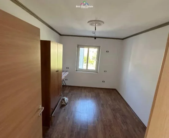 Tirane, shes apartament 2+1 Kati 5, 65 m² 104.000 € (kombinat)