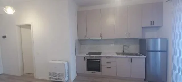 Tirane, jepet me qera apartament 2+1 Kati 4, 75 m² 500 Euro (ali demi)