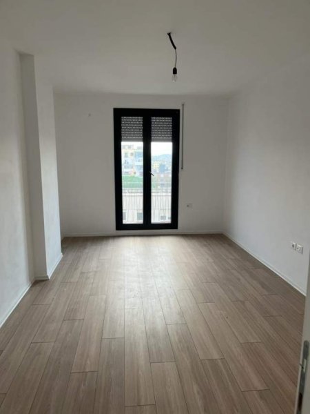 Tirane, jepet me qera apartament 1+1+BLK Kati 2, 65 m² 450 Euro (XHAMLLIK)