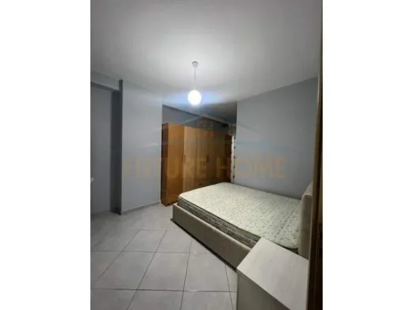 Tirane, jepet me qera apartament 2+1 Kati 6, 450 Euro (Unaza e Re)