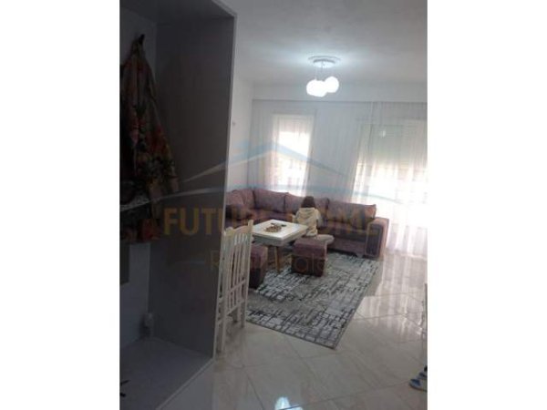 Tirane, jepet me qera apartament 1+1 Kati 2, 70 m² 300 Euro (Fresk)