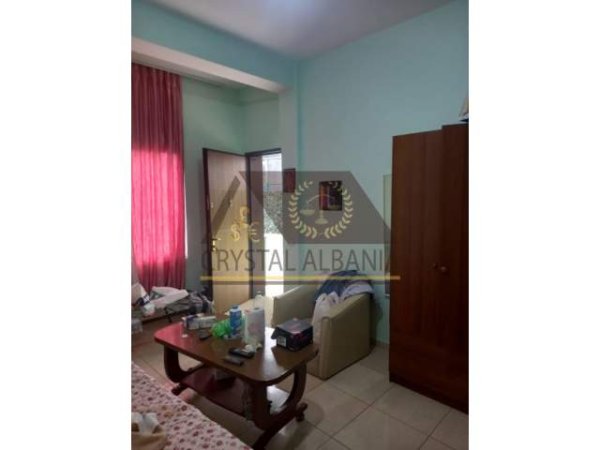Tirane, jap me qera garsonier 1+1 Kati 2, 240 Euro (rruga vebi hoxha)