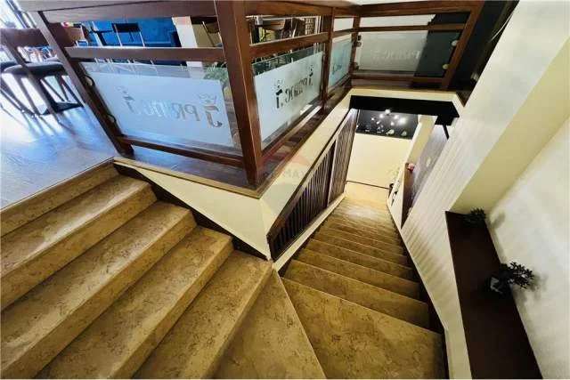 Tirane, Shitet Biznes Fast Food Kati 0, 13.420 m² 45.000 Euro (Rr e Kavajes)