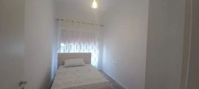 Tirane, jepet me qera apartament 2+1 Kati 4, 75 m² 500 Euro (ali demi)