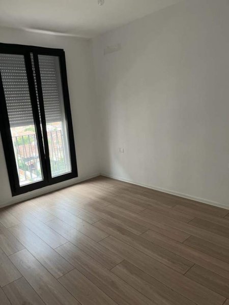 Tirane, jepet me qera apartament 2+1+BLK Kati 2, 109 m² 550 Euro (kongresi i manastirit)