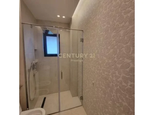 Tirane, jepet me qera apartament 1+1 Kati 1, 50 m² 400 Euro (fresku)