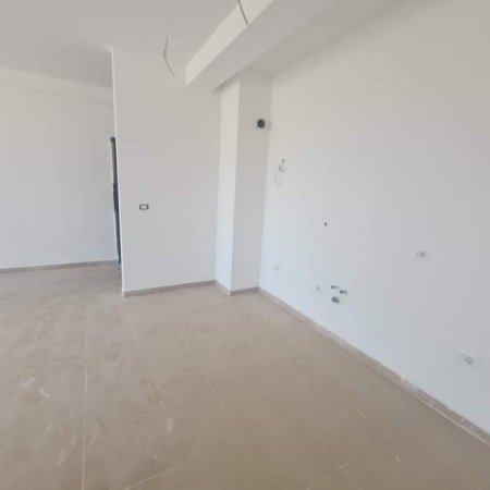 Shesim apartament 2+1+2+Post parkimi, Bulevardi i RI, ST TRENIT