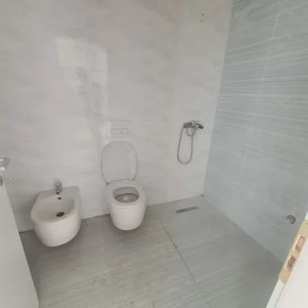 Shesim apartament 2+1+2+Post parkimi, Bulevardi i RI, ST TRENIT