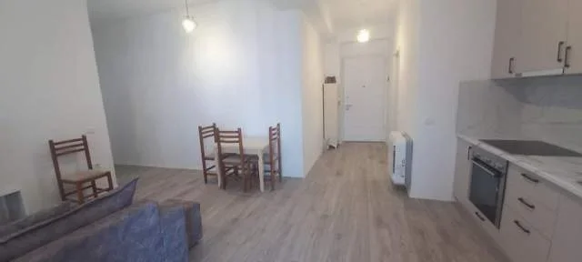 Tirane, jepet me qera apartament 2+1 Kati 4, 75 m² 500 Euro (ali demi)
