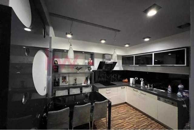 Tirane, jepet me qera apartament 2+1+BLK Kati 10, 115 m² 1.200 Euro (bllok , tirane)