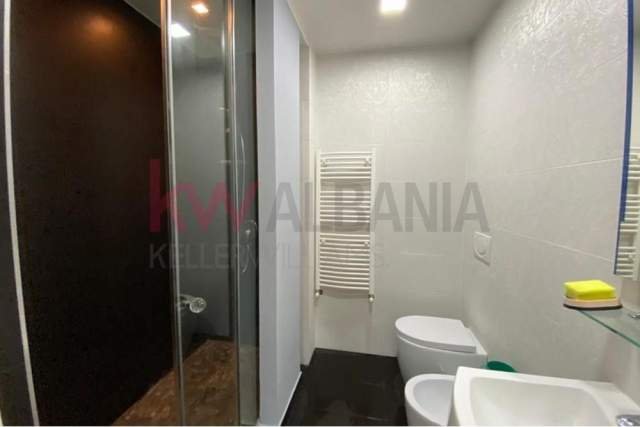 Tirane, jepet me qera apartament 2+1+BLK Kati 10, 115 m² 1.200 Euro (bllok , tirane)