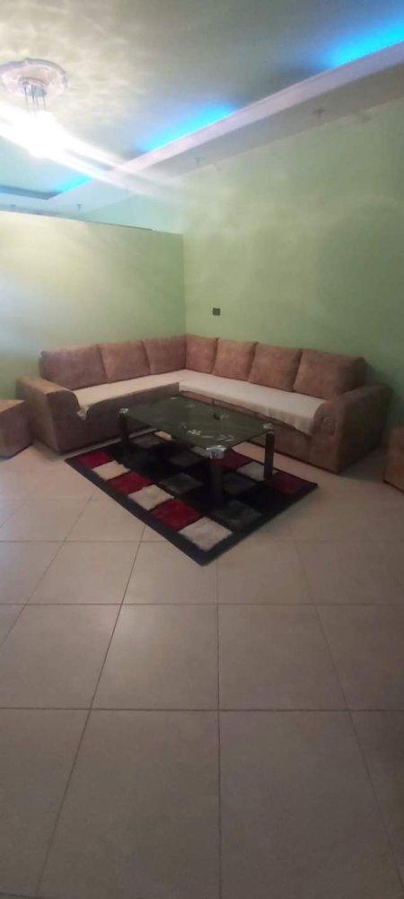 Tirane, jepet me qera Vile 1+1 Kati 2, 65 m² 350Euro (Shkoze)