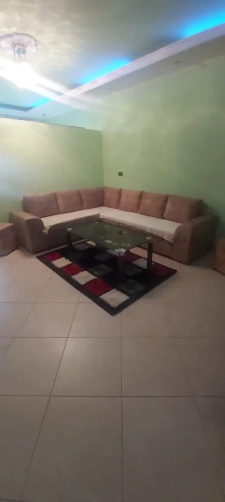 Tirane, jepet me qera Vile 1+1 Kati 2, 65 m² 350Euro (Shkoze)