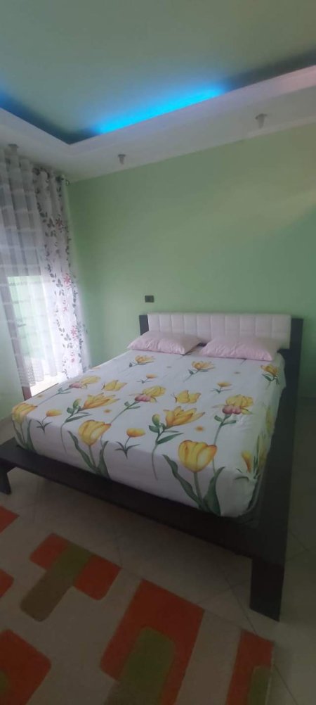 Tirane, jepet me qera Vile 1+1 Kati 2, 65 m² 350Euro (Shkoze)