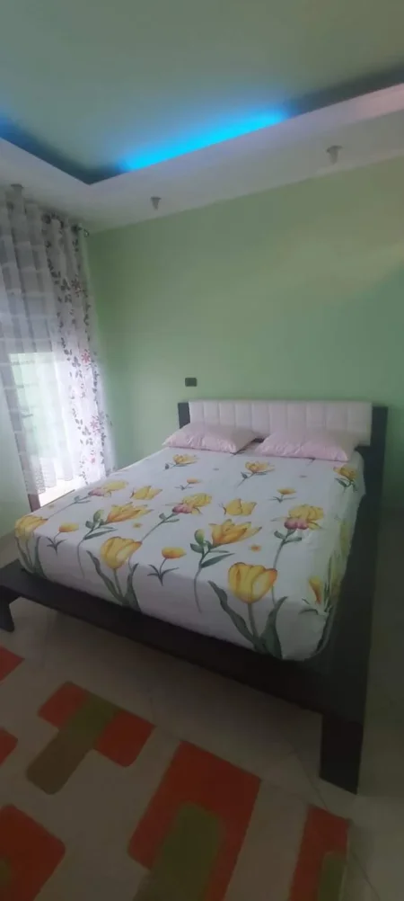 Tirane, jepet me qera Vile 1+1 Kati 2, 65 m² 350Euro (Shkoze)
