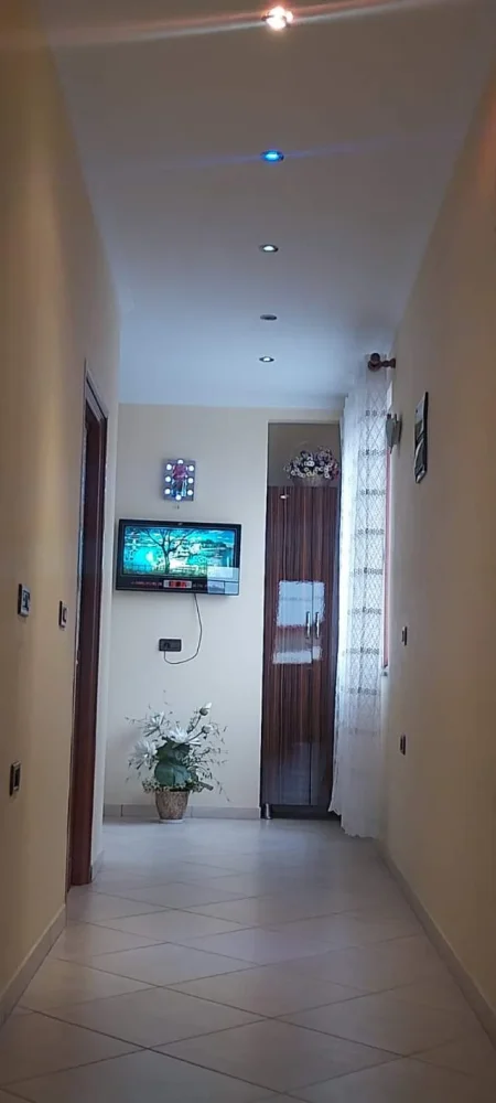 Tirane, jepet me qera Vile 1+1 Kati 2, 65 m² 350Euro (Shkoze)